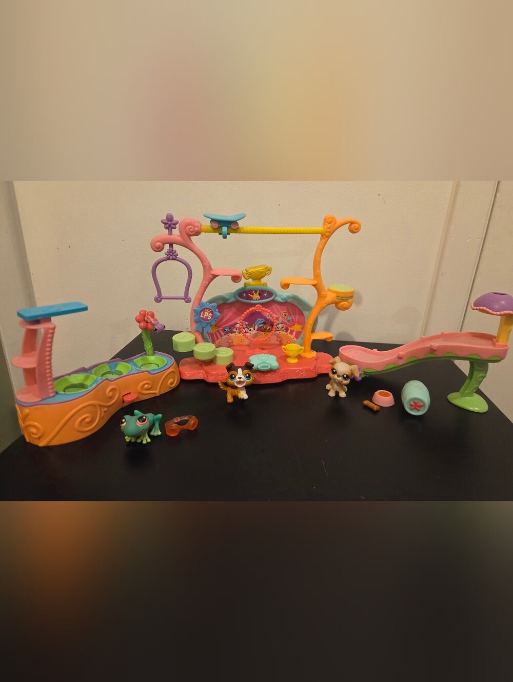 LPS Littlest Pet Shop #235 Boxer #236 Frog #237 Collie With Playsets